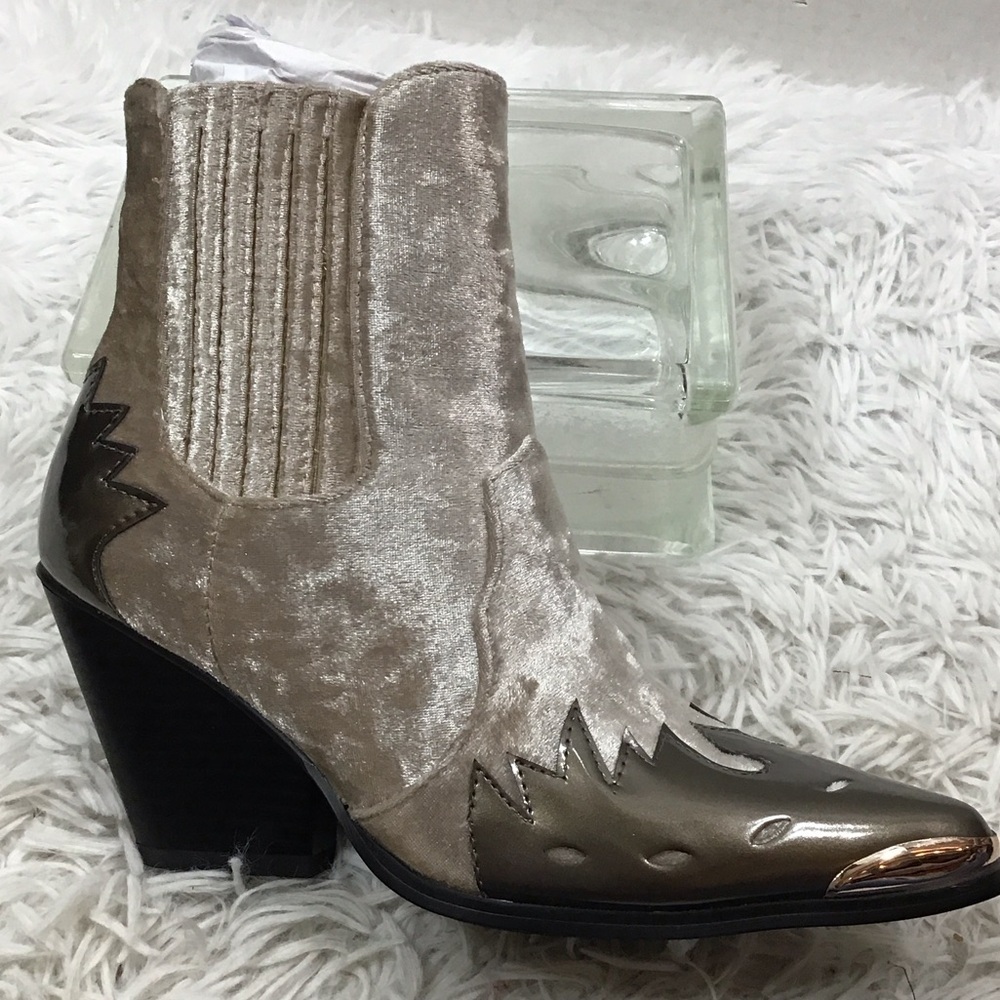 Cape Robbin western velvet flame ankle boots 7 NWOT